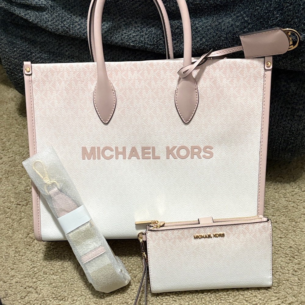 Michael Kors Blush and Cream Tote Bag Set